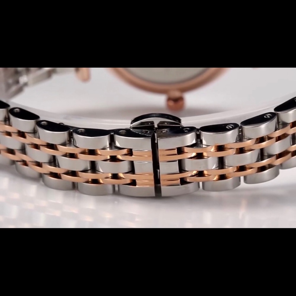 Quartz Watch in Rose Gold - Picture 15 of 16